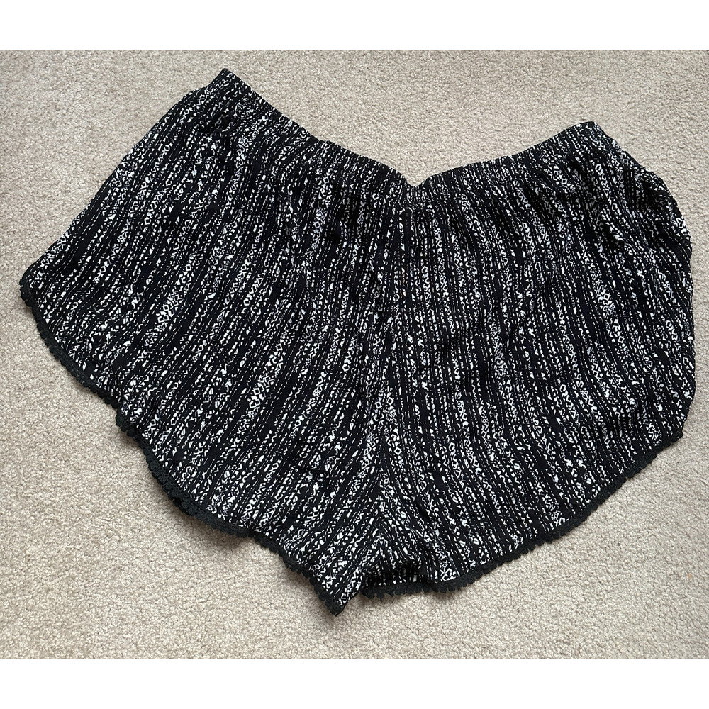 ✨2/$20 NWT City Chic Scoop Print Shorts Black Wht XL Women's Plus Size 22 Beachy - Picture 10 of 15